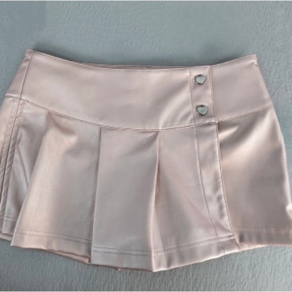 Celebrity Pink Blush Pink Pleated Mini Skirt with Heart Buttons